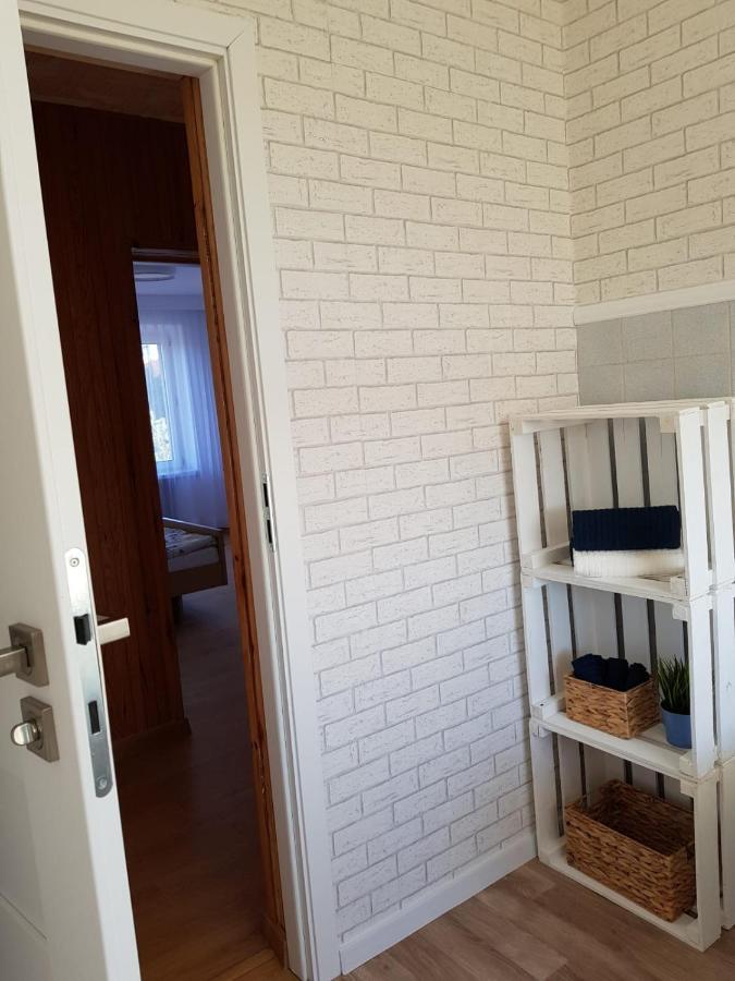 Aleksandra We Wielu Z Widokiem Na Jezioro Wiele